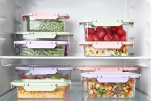 alimente in recipiente de plastic